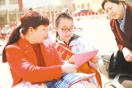 小小志愿者助力護(hù)交通